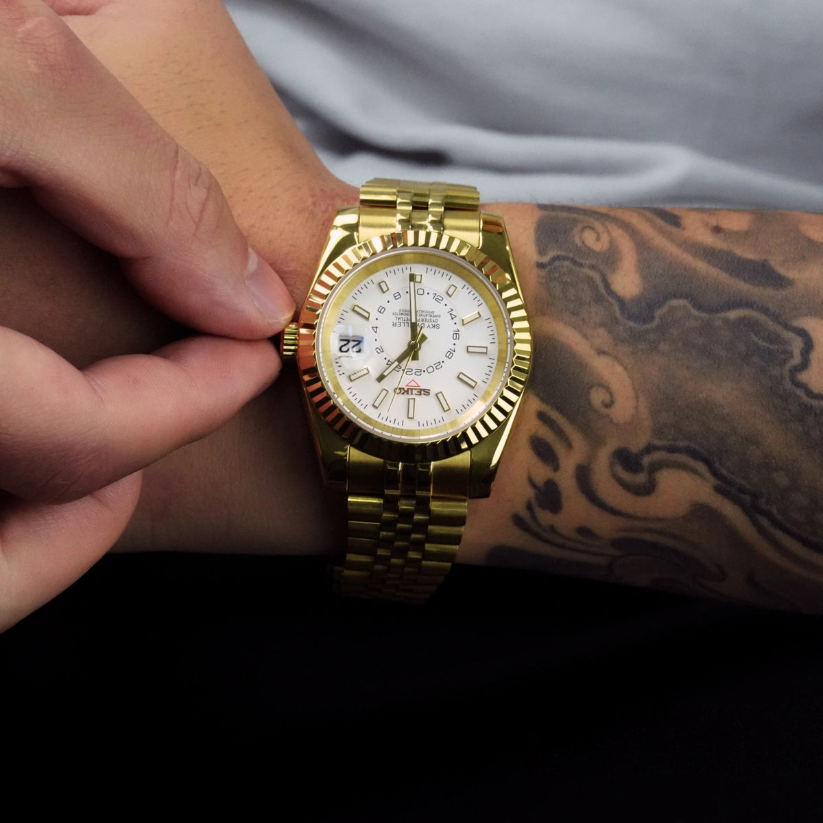 Mod Sky-Dweller Gold White