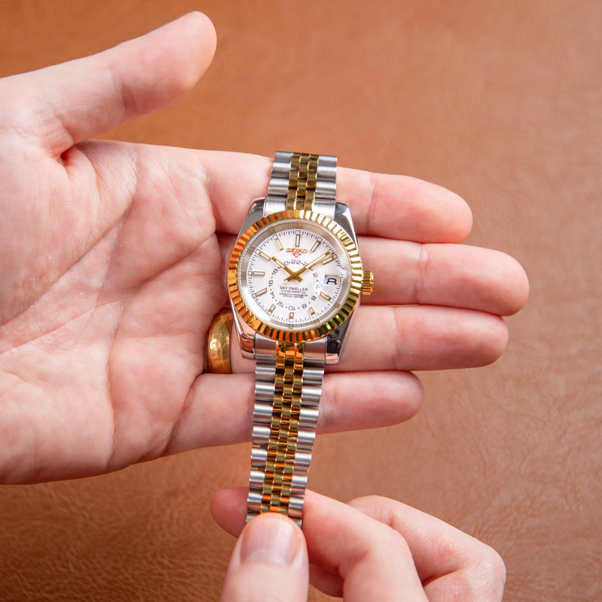 Mod Sky-Dweller Two-Tone Gold White