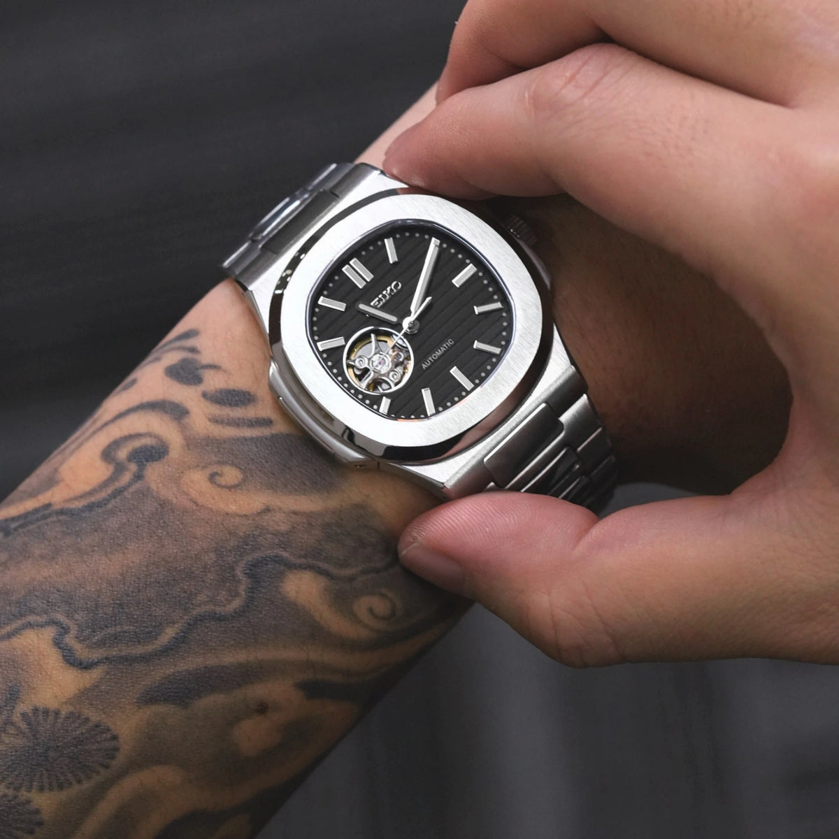 Mod Nautilus Skeleton Black